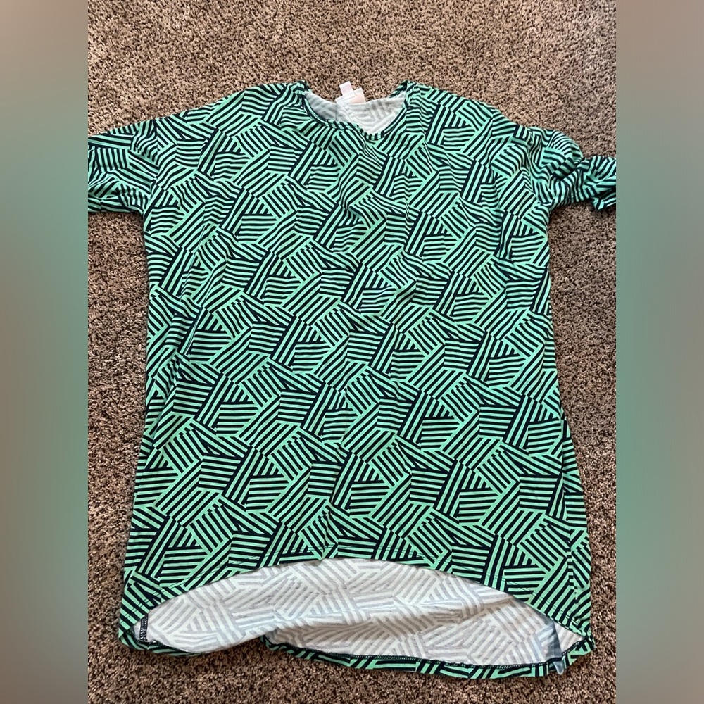 Lularoe tee size small